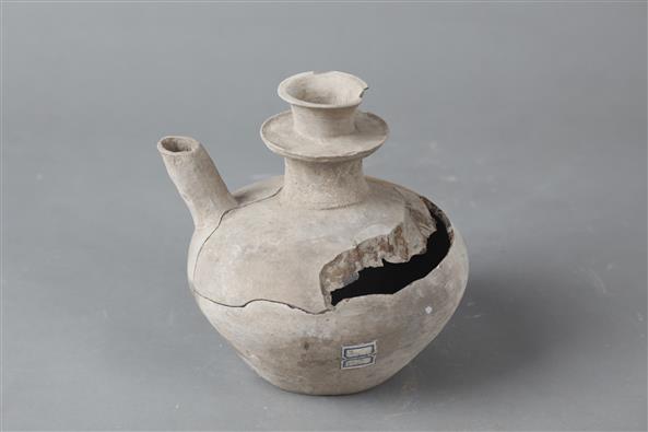 新石器时代大汶口文化灰陶盉（残）