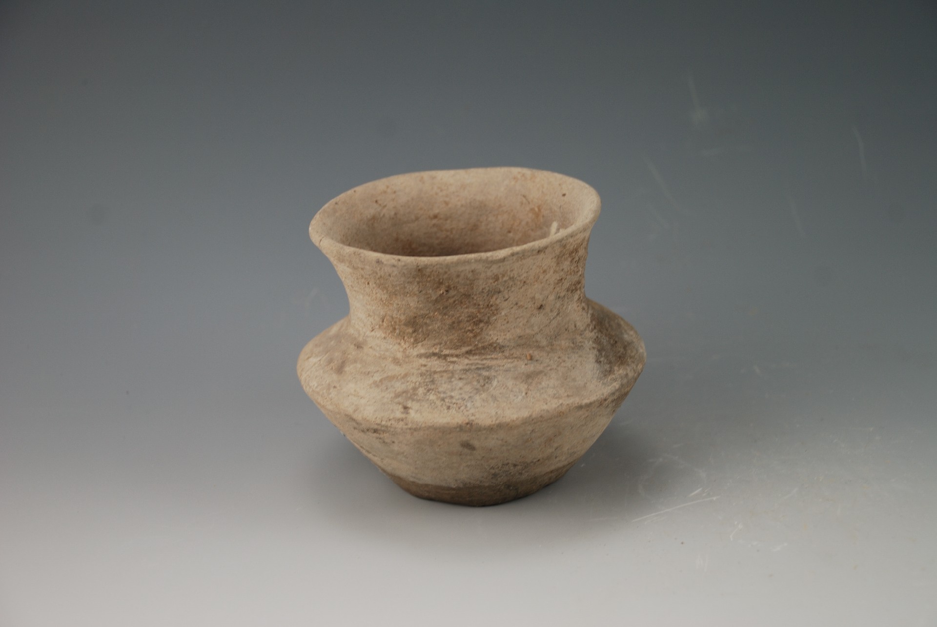 新石器时代大汶口文化灰陶壶