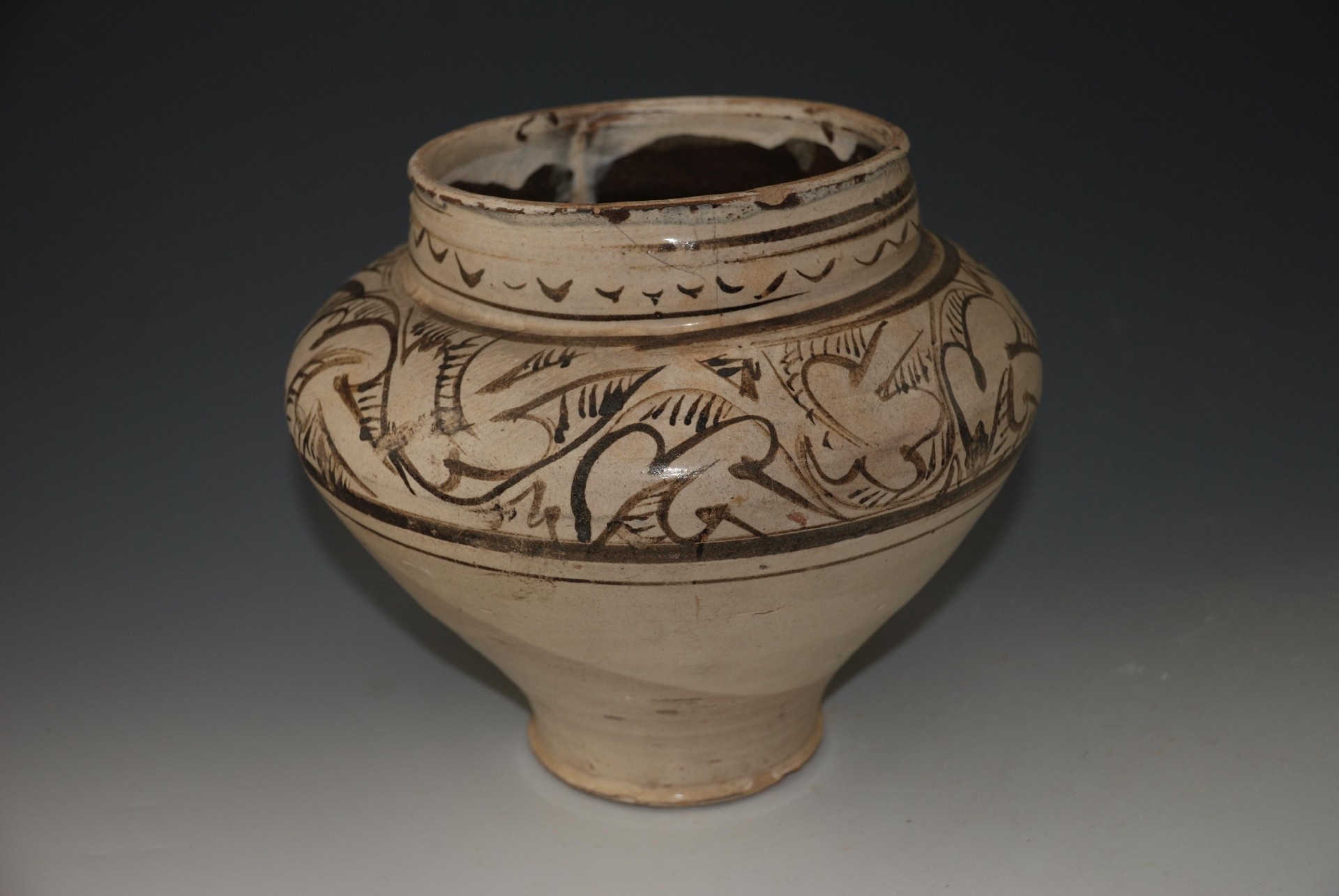 元磁州窑白釉褐彩罐