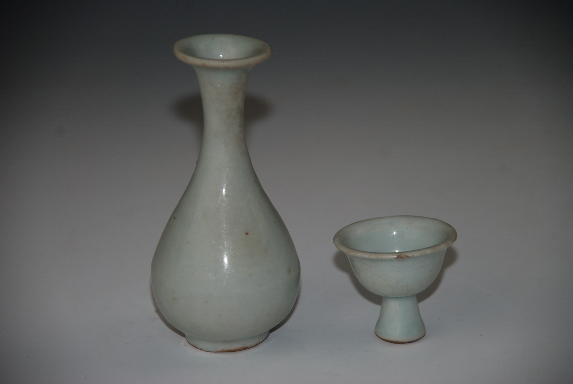 元明青白釉玉壶春瓶