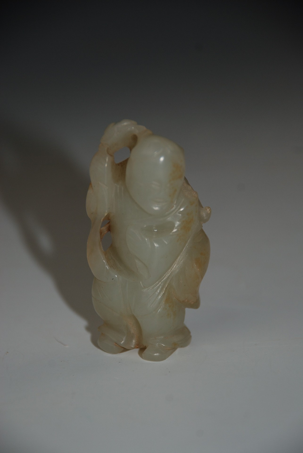 青白玉担花童子