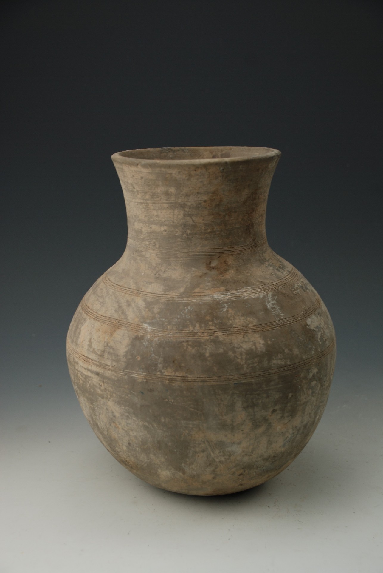 东周弦纹灰陶壶（残）