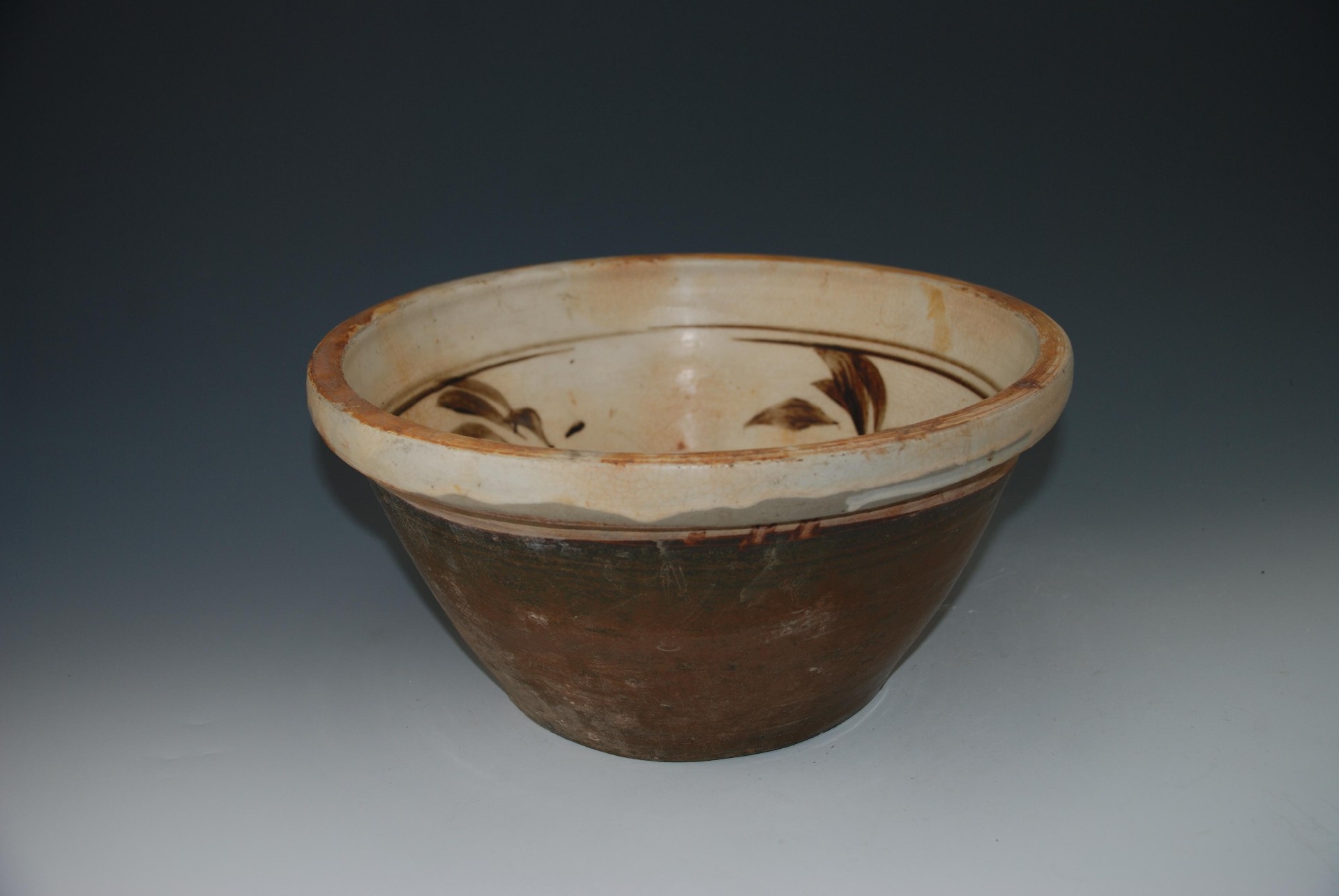 元磁州窑白釉褐彩盆