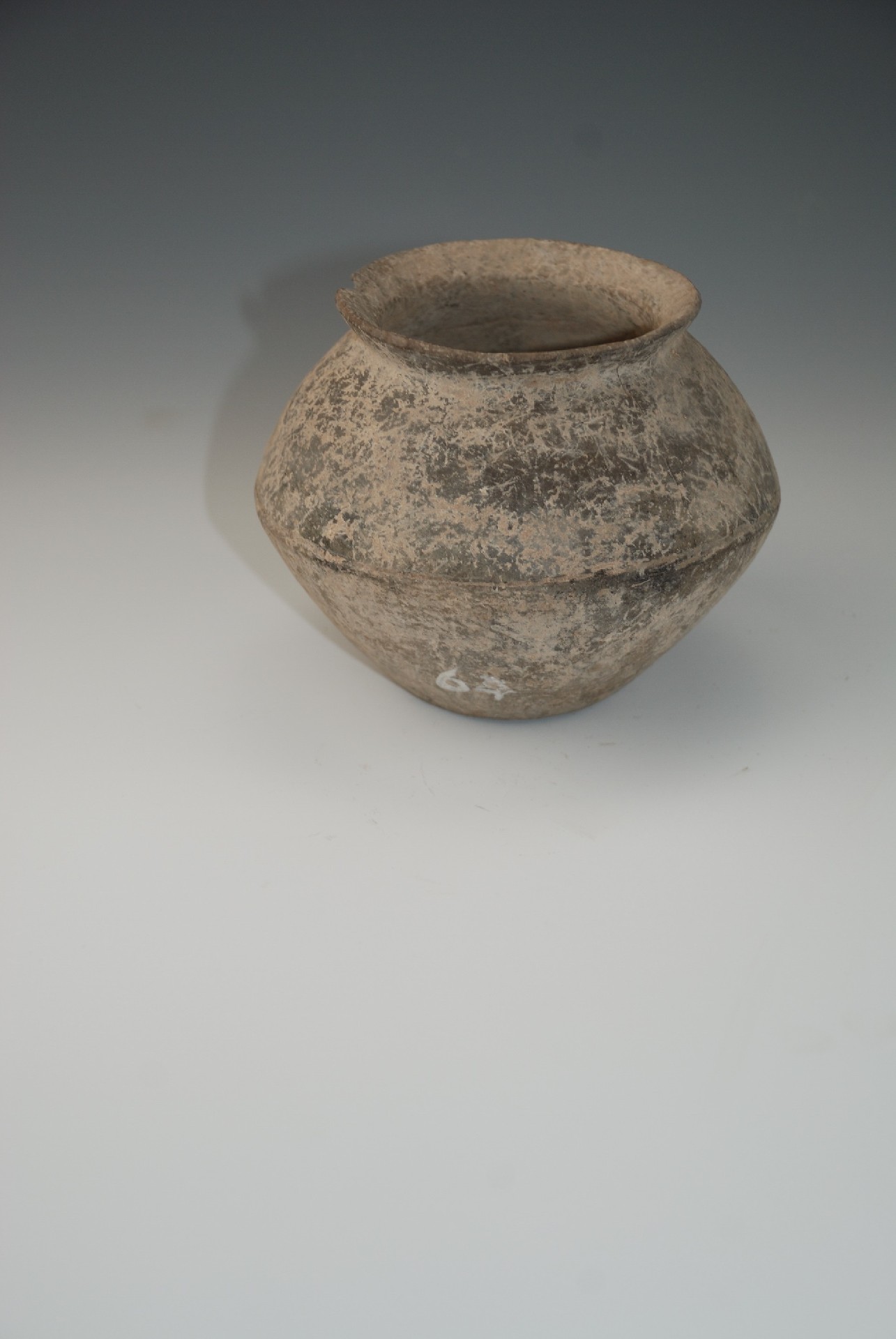 新石器时代灰陶罐